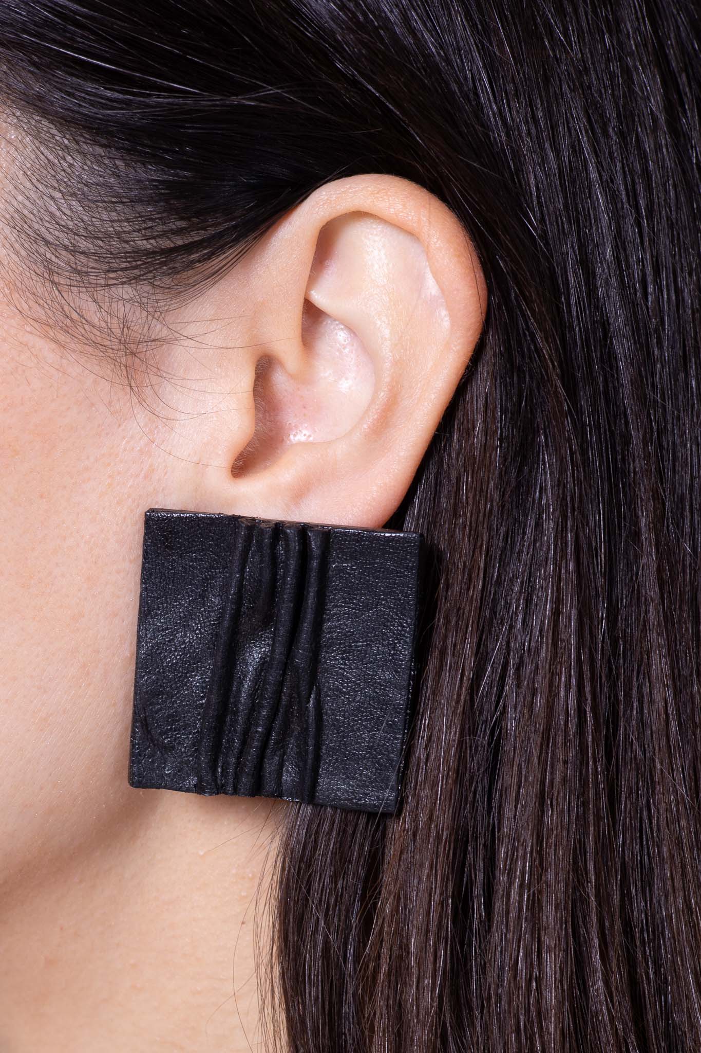 Обеци квадрат "BLACK WAVE"