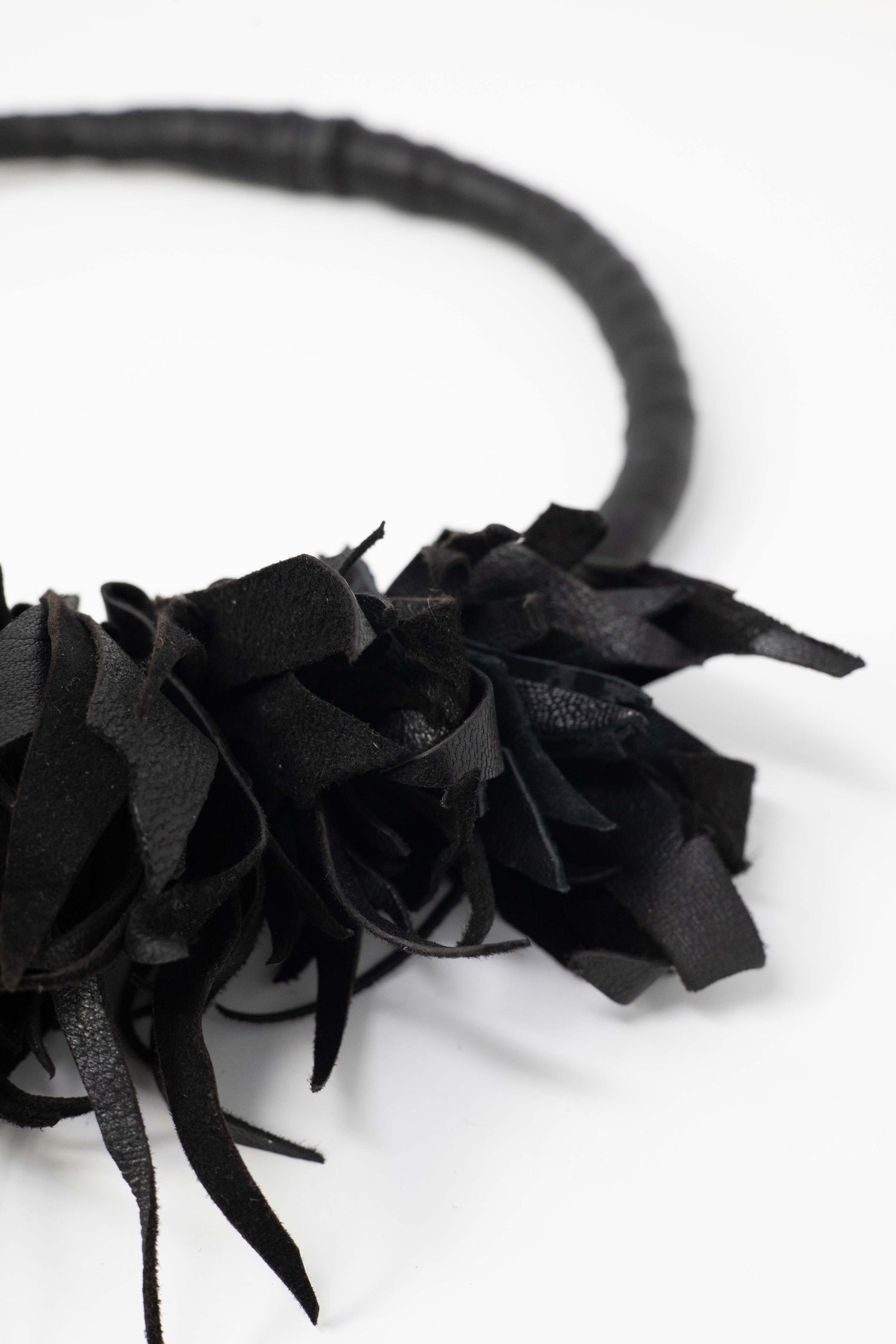 Колие "Black Fire Mezza Luna"