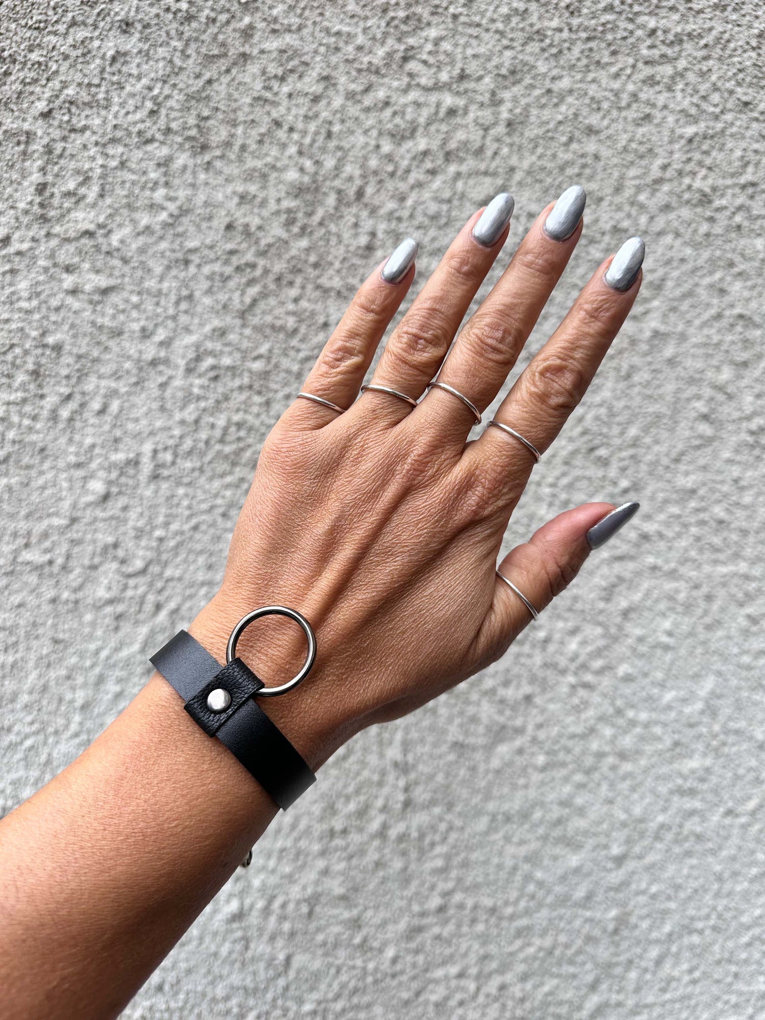 Гривна  “Amore”