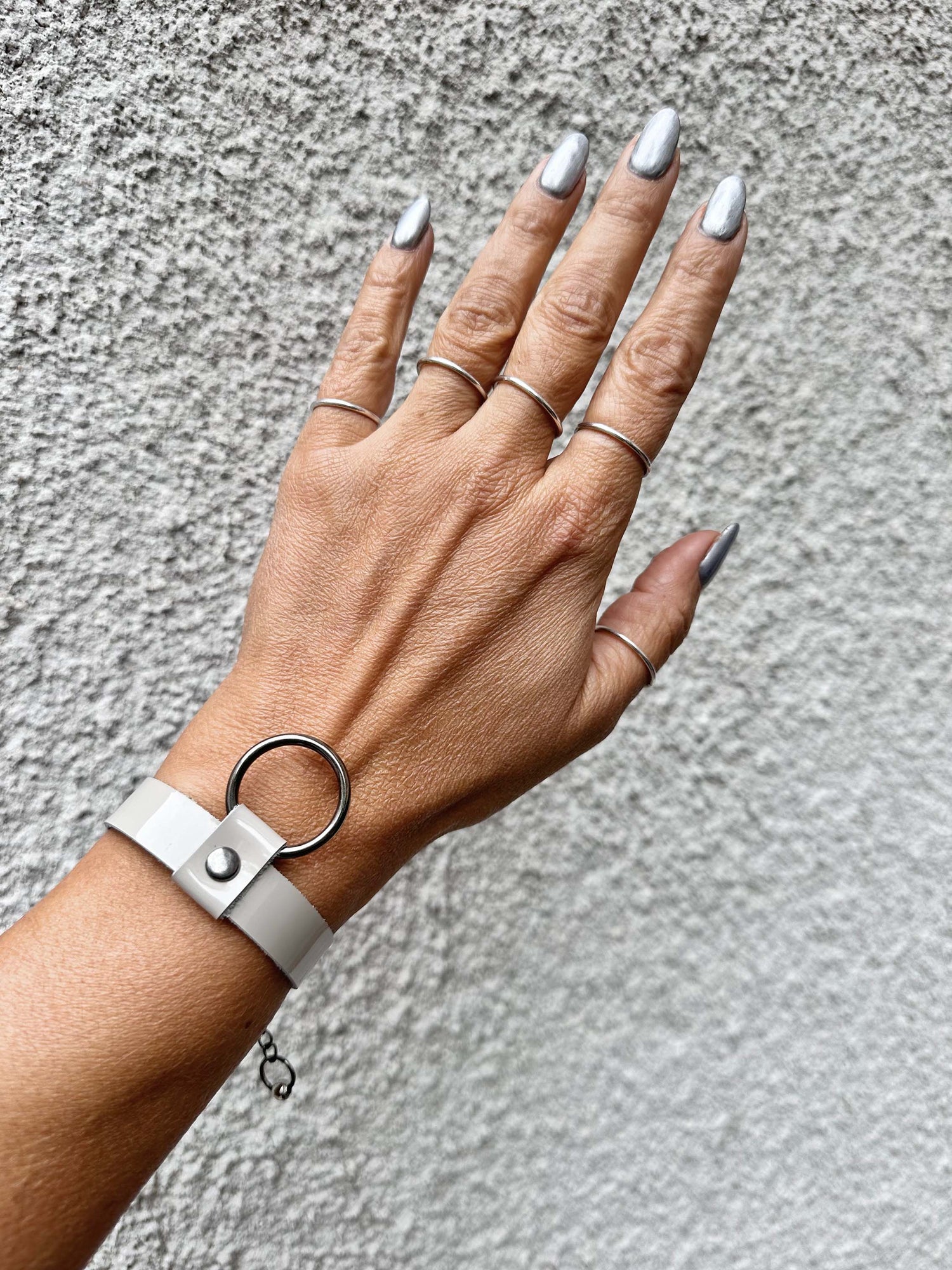 Гривна  “Amore”