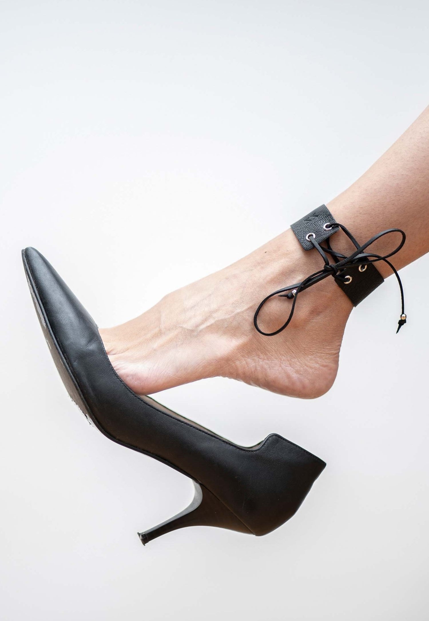 Гривна за крак 1 | zzone.bg | ZZone - онлайн магазин за кожени аксесоари