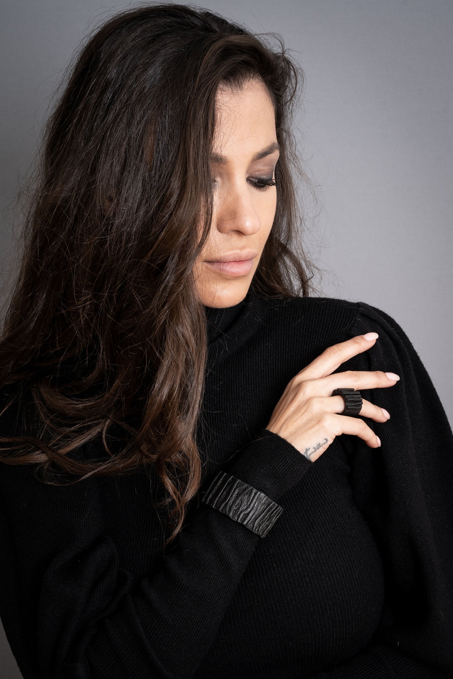 Гривна "BLACK WAVЕ " 1