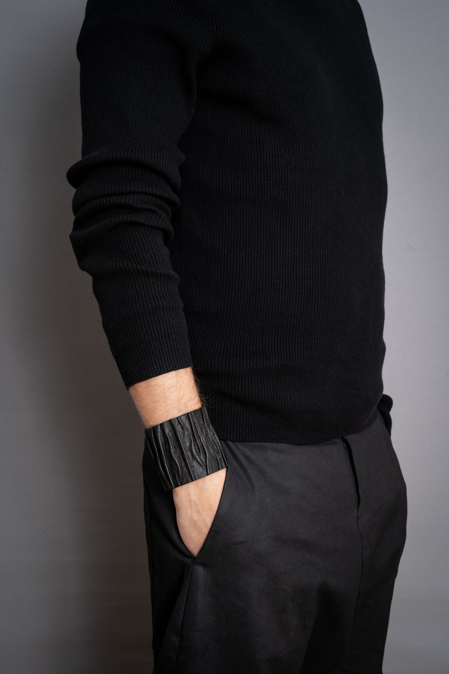 Гривна "BLACK WAVE MAN"  2