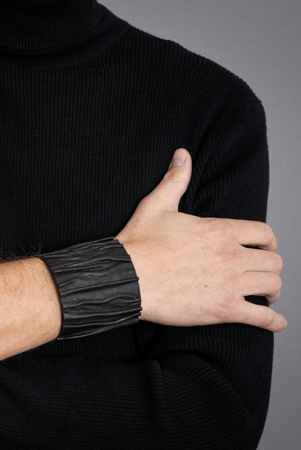 Гривна "BLACK WAVE MAN"  2