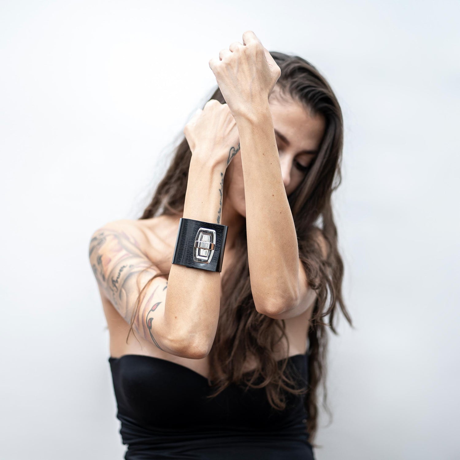 Гривна с метална закопчалка | zzone.bg | ZZone - онлайн магазин за кожени аксесоари