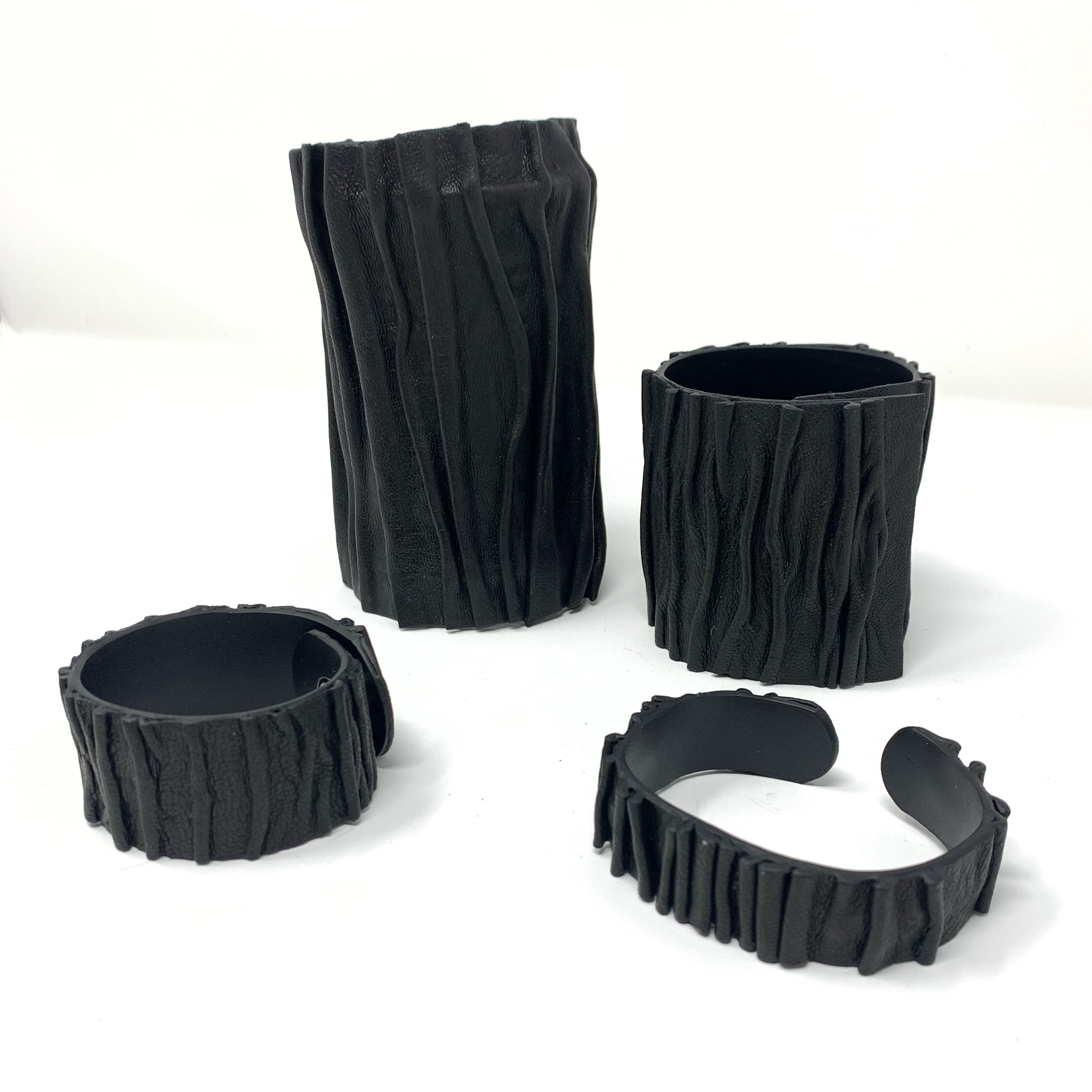 Bracelet &quot;BLACK WAVE&quot; 1