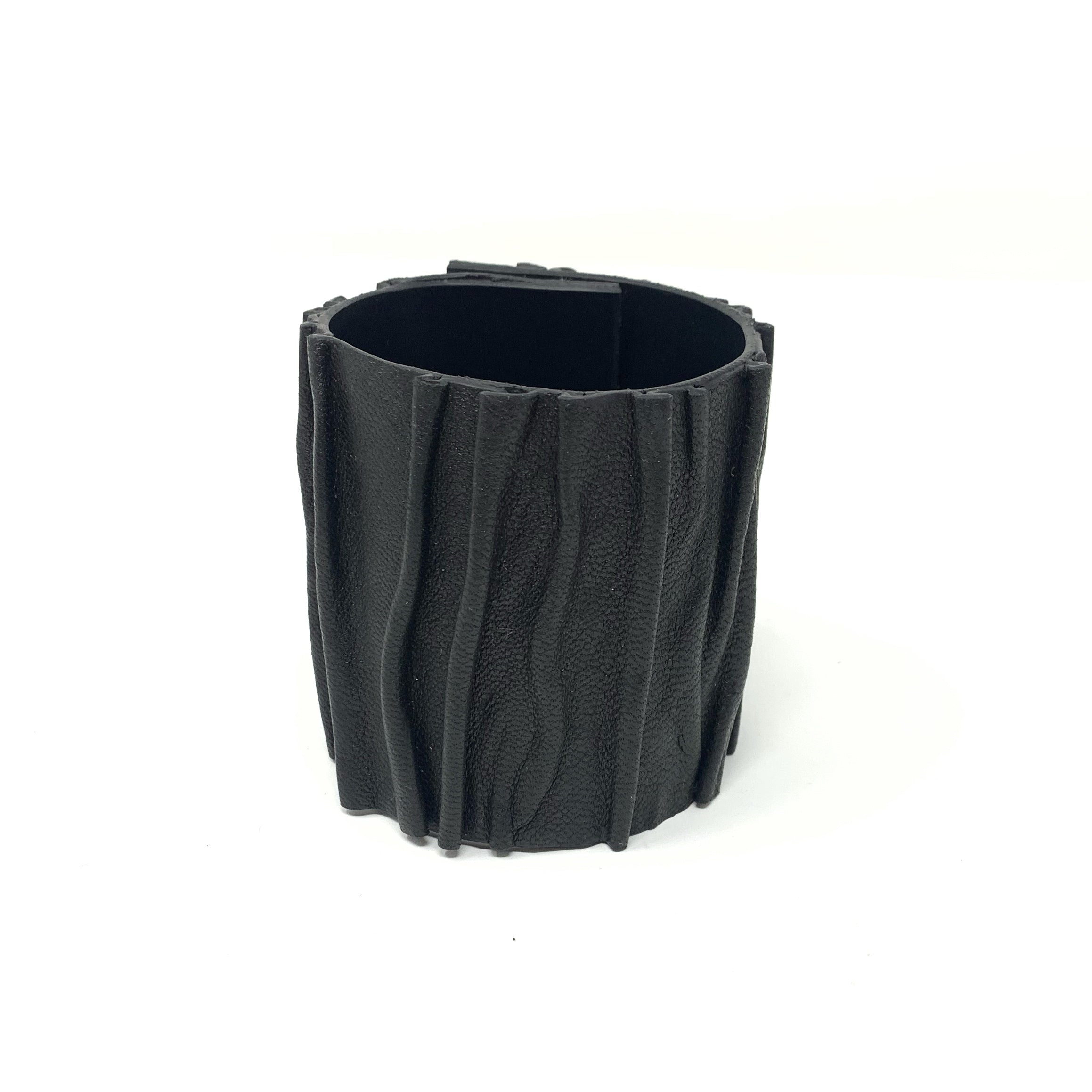 Bracelet &quot;BLACK WAVE&quot; 2