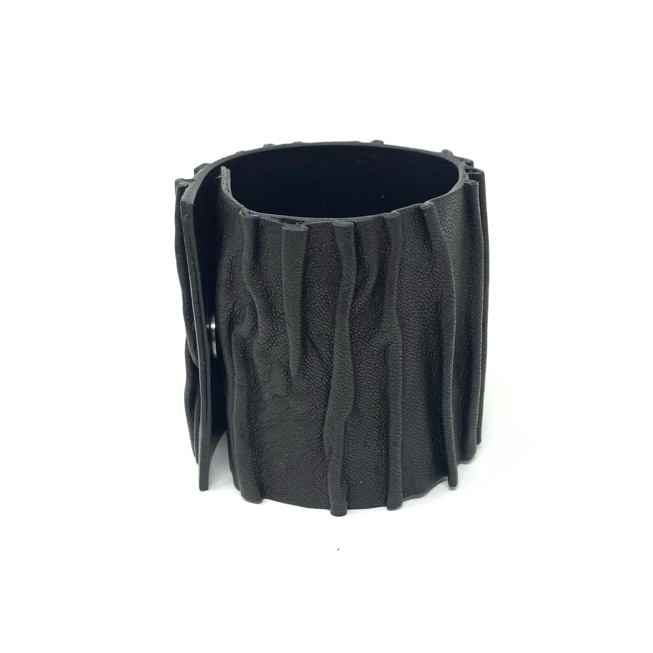 Bracelet &quot;BLACK WAVE&quot; 2